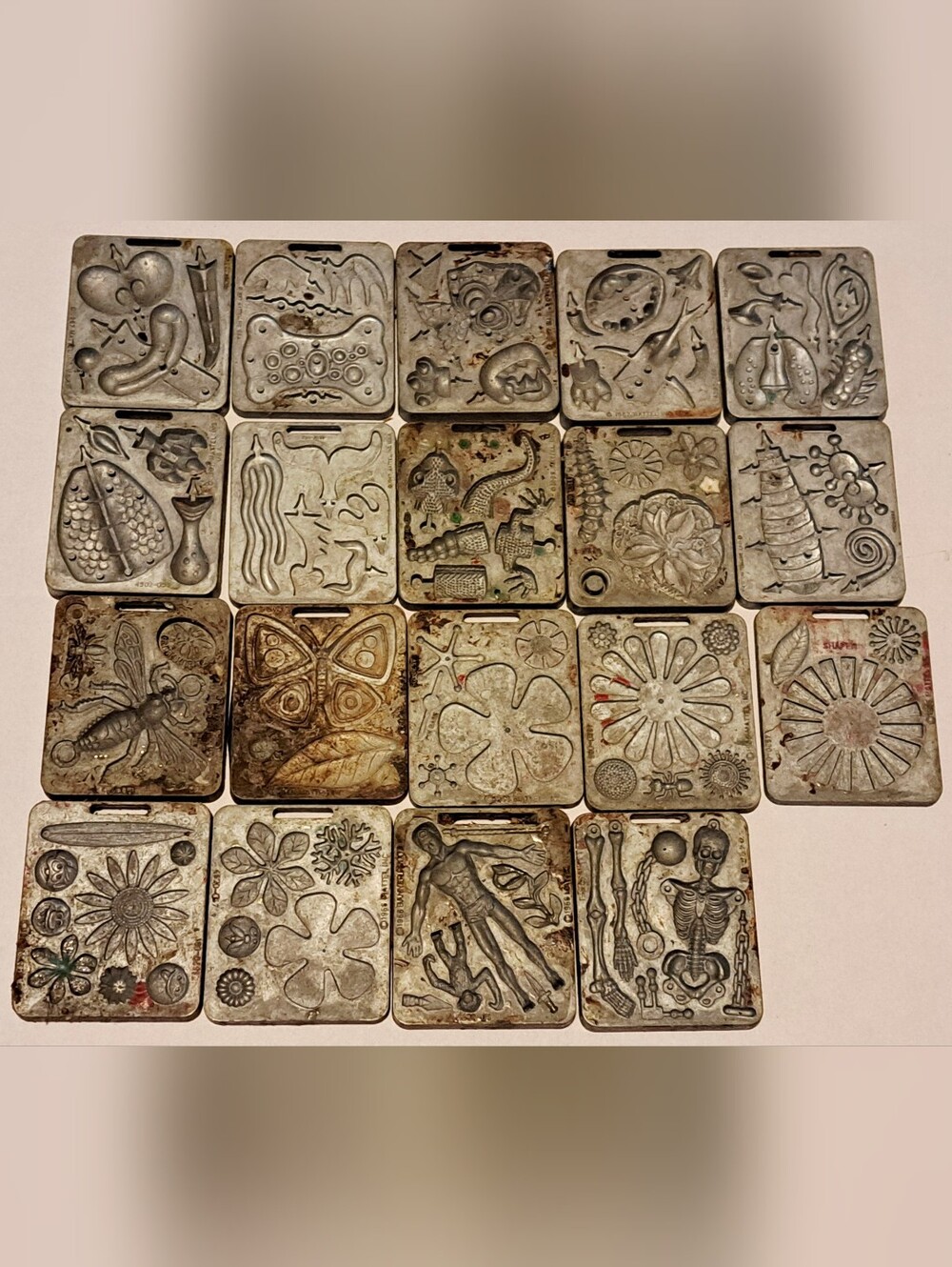 VTG 1960s Mattel Thingmaker Molds Lot of 19 Creepy Crawlers TARZAN & SKELETON
